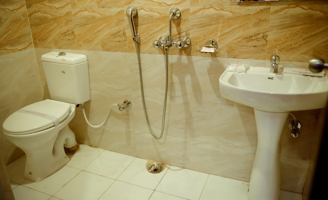 Hotel Mm Γουβαχάτι Εξωτερικό φωτογραφία